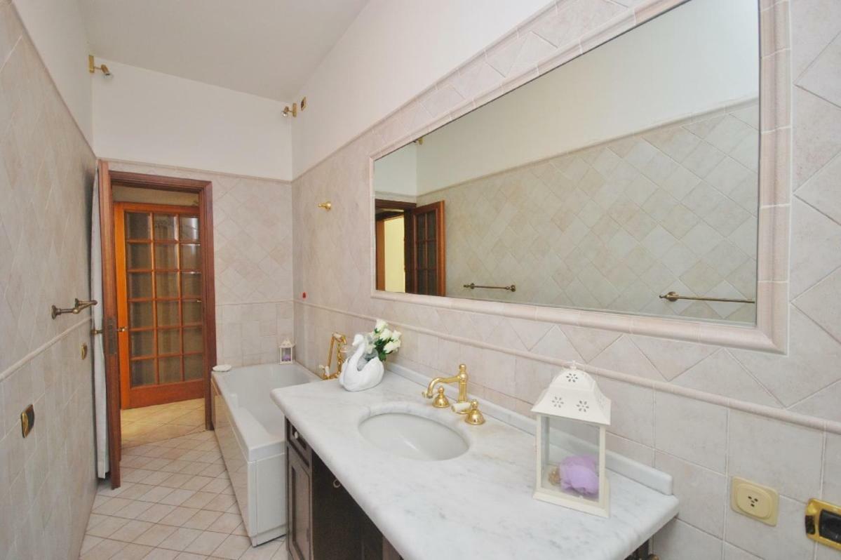 Raffinato Attico Vicino Al Mare Con Solarium Lido Di Camaiore Exterior photo